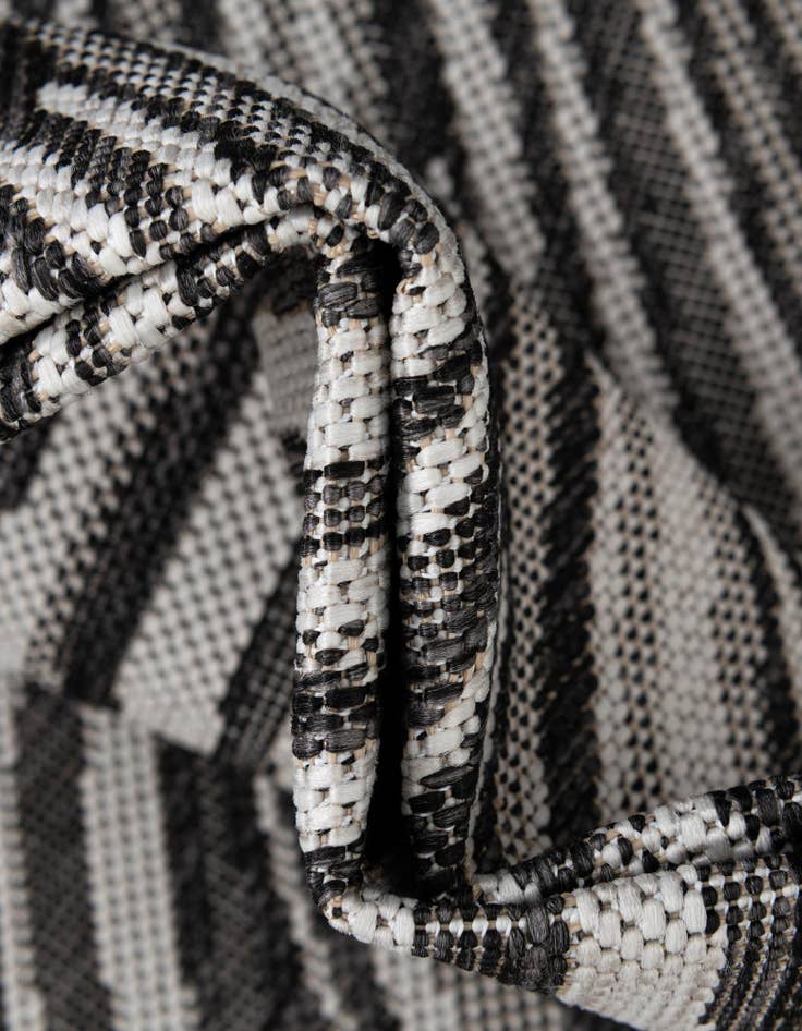 Detail image of  2' x 6'  Washable Modern Indoor / Outdoor Runner Rug