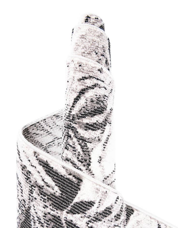 Detail image of  7' 10 x 7' 10 Blossom Square Rug