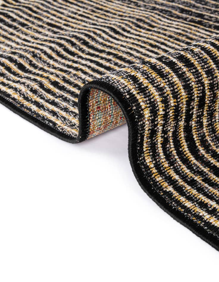 Detail image of  7' 10 x 7' 10  Washable Modern Indoor / Outdoor Square Rug