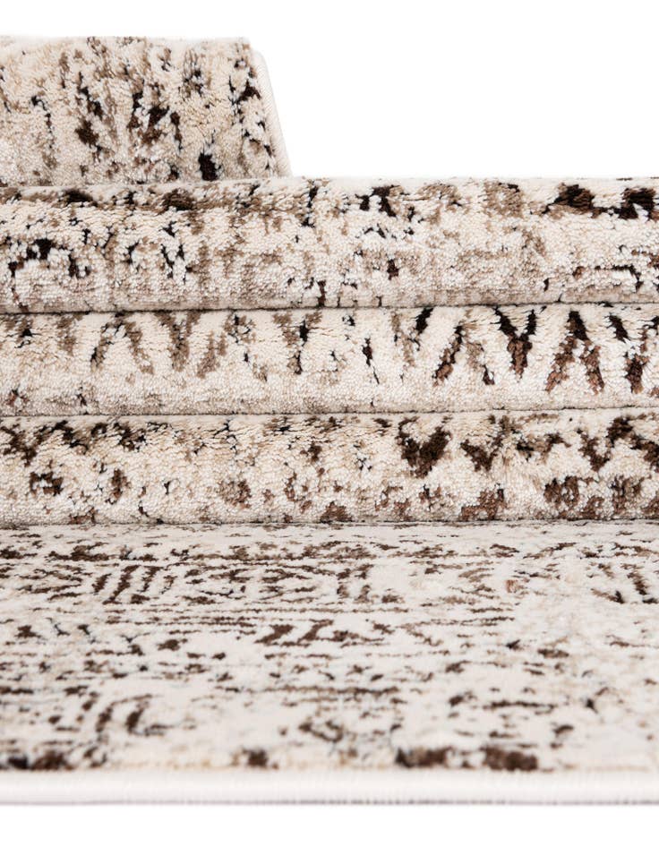 Detail image of  5' 3 x 8' Hermitage Oval Rug