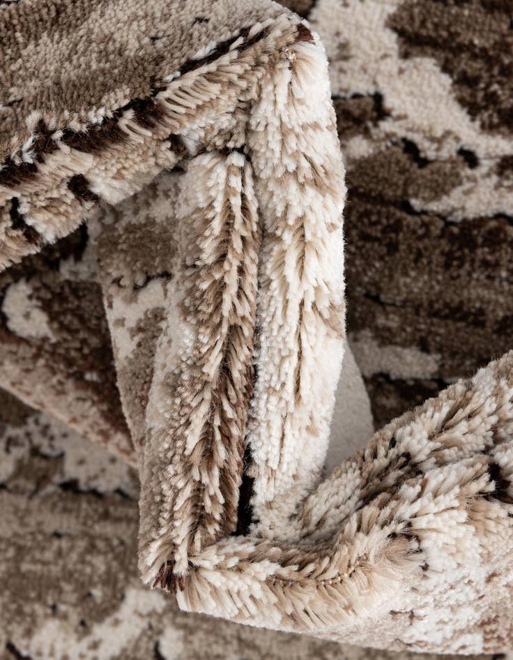 Detail image of  2' x 3' Hermitage Oval Rug