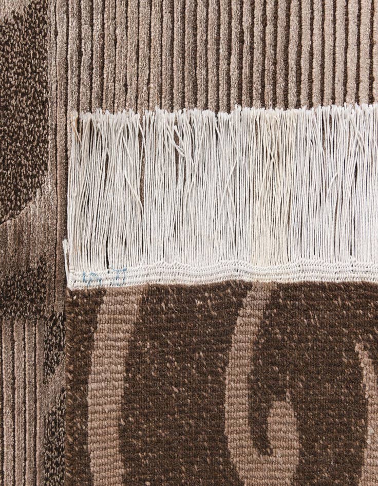 Detail image of  5' 1 x 6' 7  Hand Knotted Darya Wool Rug