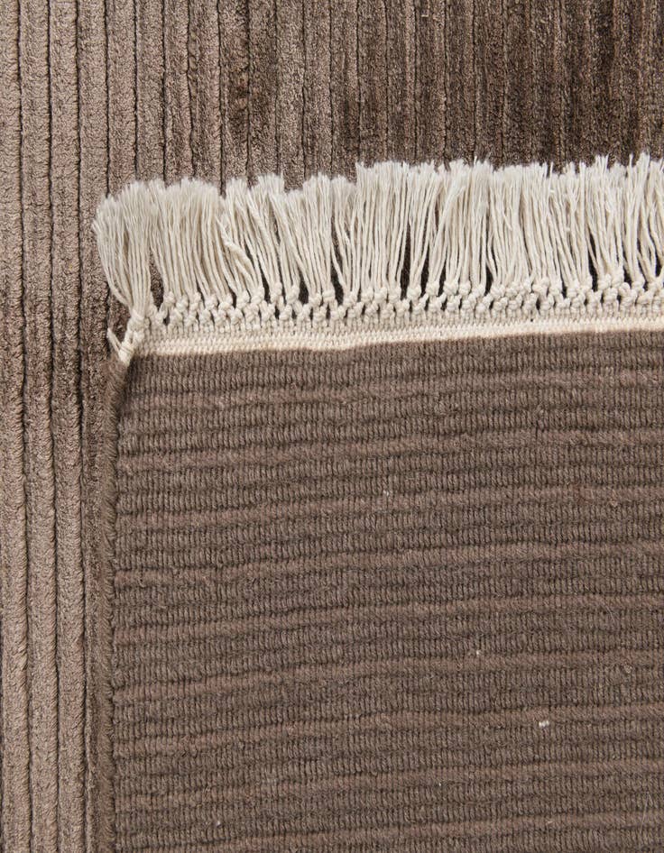 Detail image of  4' 11 x 6' 7  Hand Knotted Darya Wool Rug