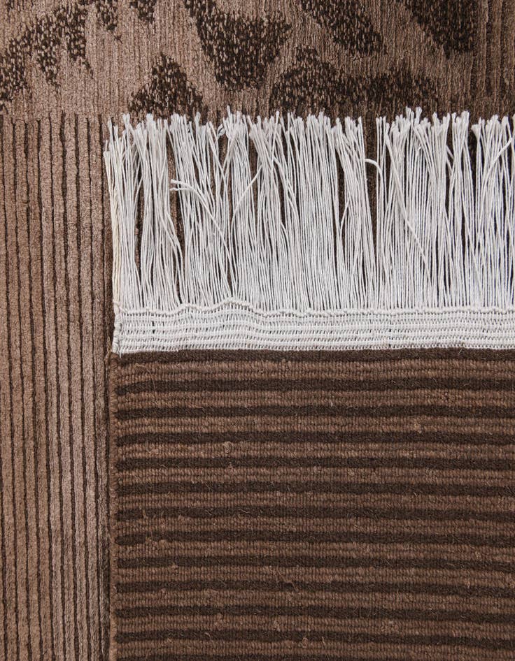 Detail image of  5' 9 x 8'  Hand Knotted Darya Wool Rug