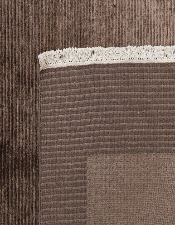 Detail image of  5' 5 x 8'  Hand Knotted Darya Wool Rug