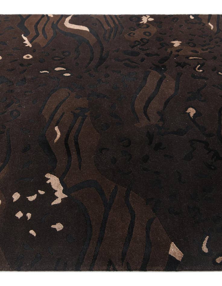 Detail image of  5' 8 x 8'  Hand Knotted Darya Wool Rug