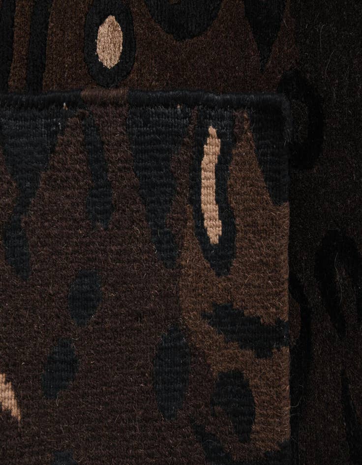 Detail image of  5' 8 x 8'  Hand Knotted Darya Wool Rug