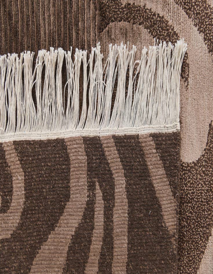 Detail image of  5' 9 x 7' 9  Hand Knotted Darya Wool Rug