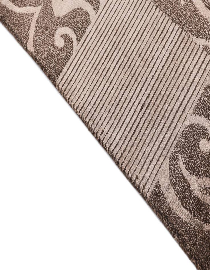 Detail image of  2' 8 x 5' 6  Hand Knotted Darya Wool Rug