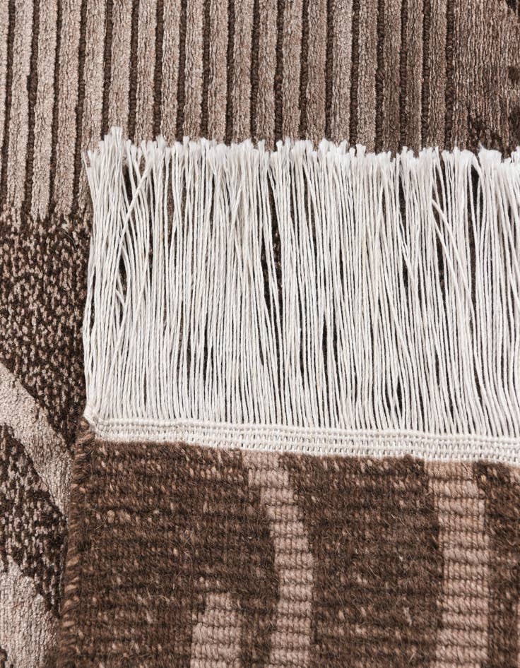 Detail image of  2' 8 x 5' 6  Hand Knotted Darya Wool Rug