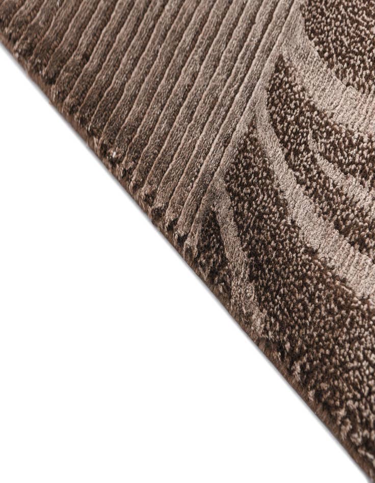 Detail image of  2' 7 x 10' 3  Hand Knotted Darya Wool Runner Rug