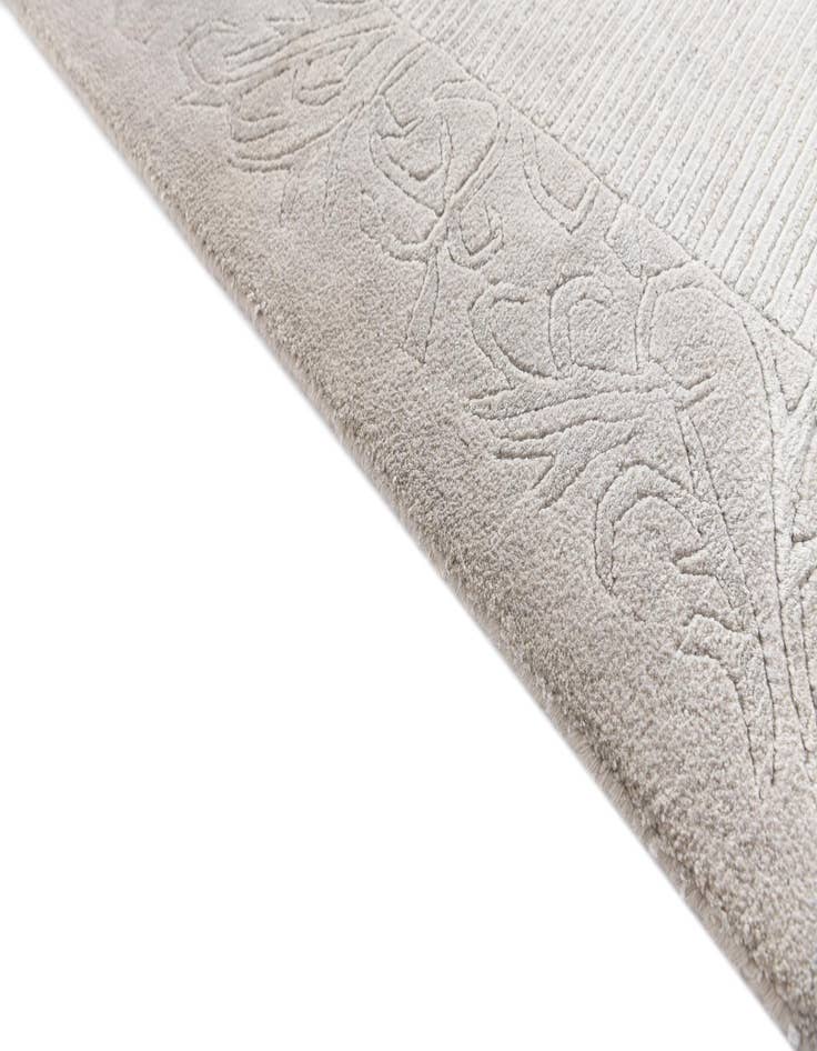 Detail image of  6' 11 x 9' 6  Hand Knotted Darya Rug