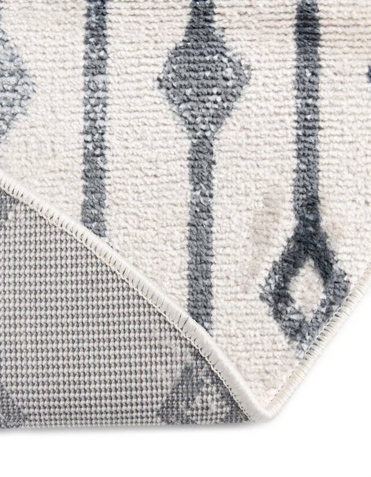 Detail image of  4' x 6' Bohemian Trellis Oval Rug