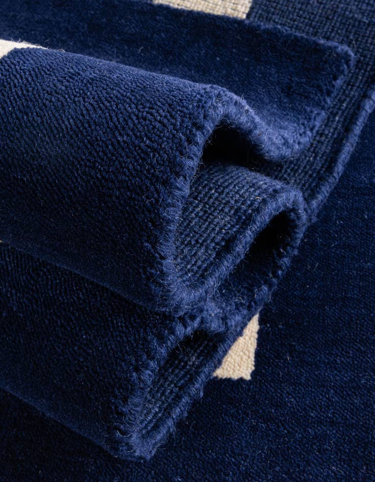 Detail image of  2' 2 x 3' 1 Jill Zarin Border Wool Rug