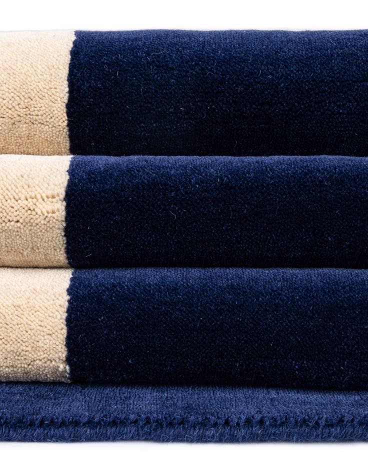 Detail image of  2' 2 x 3' 1 Jill Zarin Border Wool Rug