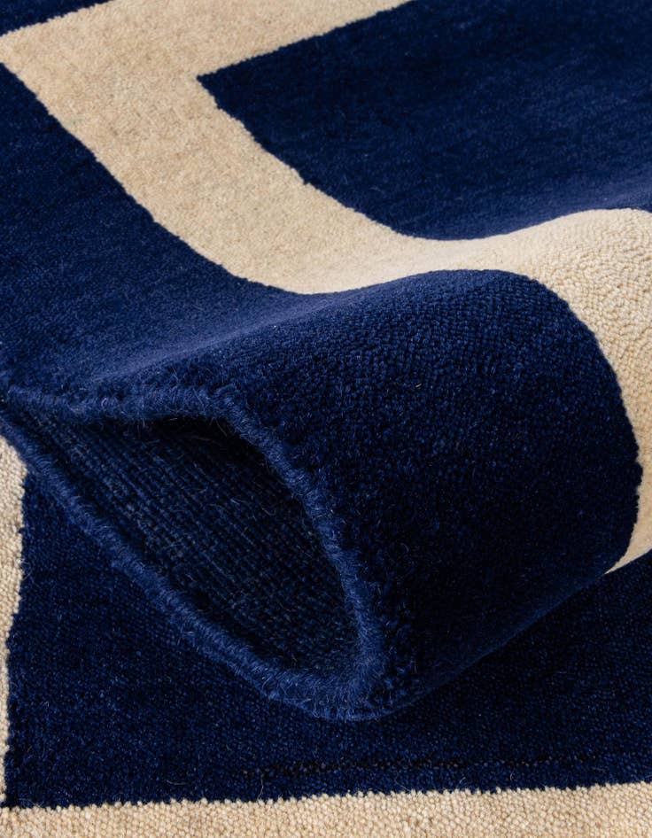 Detail image of  2' x 4' 1 Jill Zarin Border Wool Runner Rug
