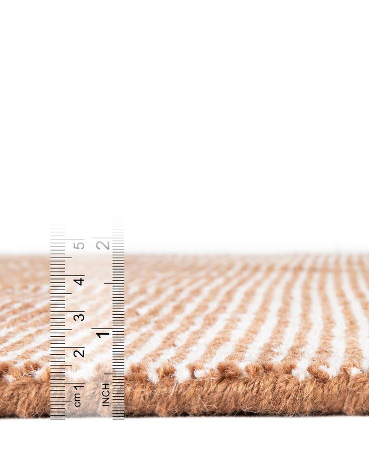 Detail image of  5' 1 x 5' 1  Hand Woven Jill Zarin English Manor Wool Round Rug