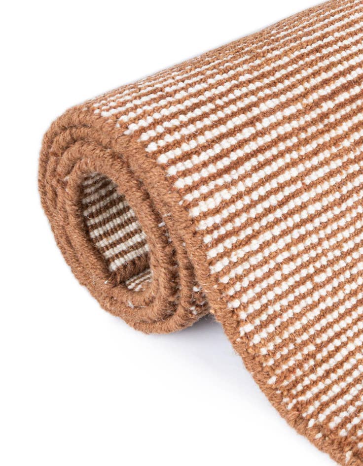 Detail image of  5' 1 x 5' 1  Hand Woven Jill Zarin English Manor Wool Round Rug