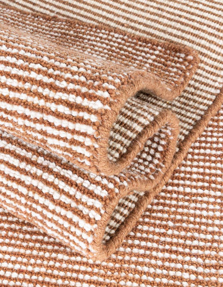 Detail image of  5' 1 x 5' 1  Hand Woven Jill Zarin English Manor Wool Round Rug