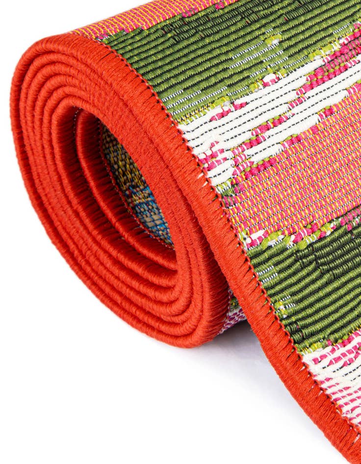 Detail image of  7' 10 x 7' 10  Washable Botanical Indoor / Outdoor Square Rug