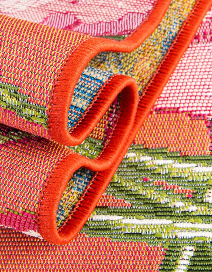 Detail image of  7' 10 x 7' 10  Washable Botanical Indoor / Outdoor Square Rug