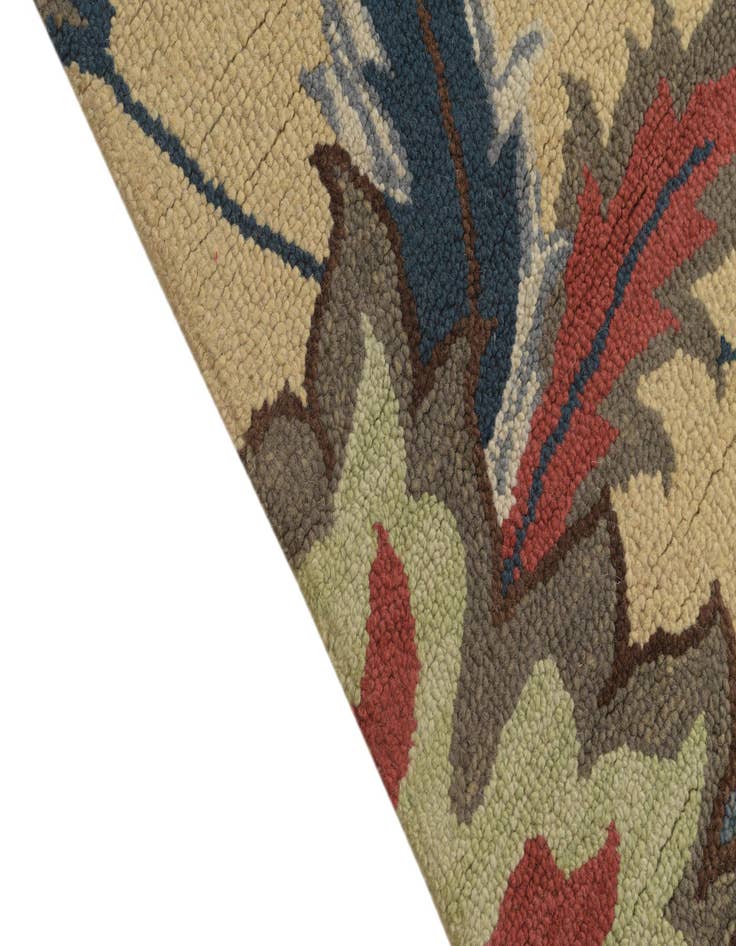 Detail image of  5' 1 x 8' Agra Wool Rug