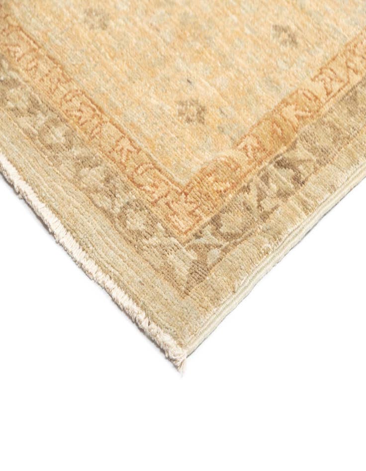 Detail image of  6' 9 x 10' 7 Amina Wool Rug