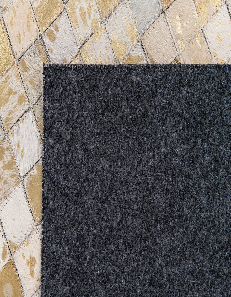 Detail image of  6' x 9' 1 Cowhide Stocks Rug