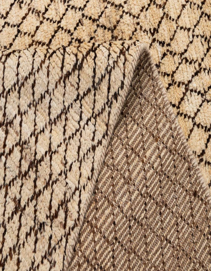 Detail image of  5' 5 x 7' 9  Hand Knotted Darya Wool Rug