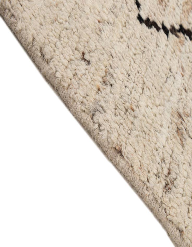 Detail image of  6' 6 x 9' 4  Hand Knotted Darya Wool Rug