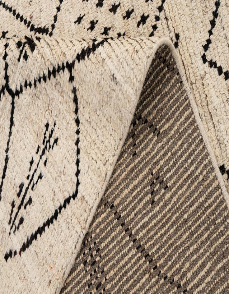 Detail image of  6' 6 x 9' 4  Hand Knotted Darya Wool Rug