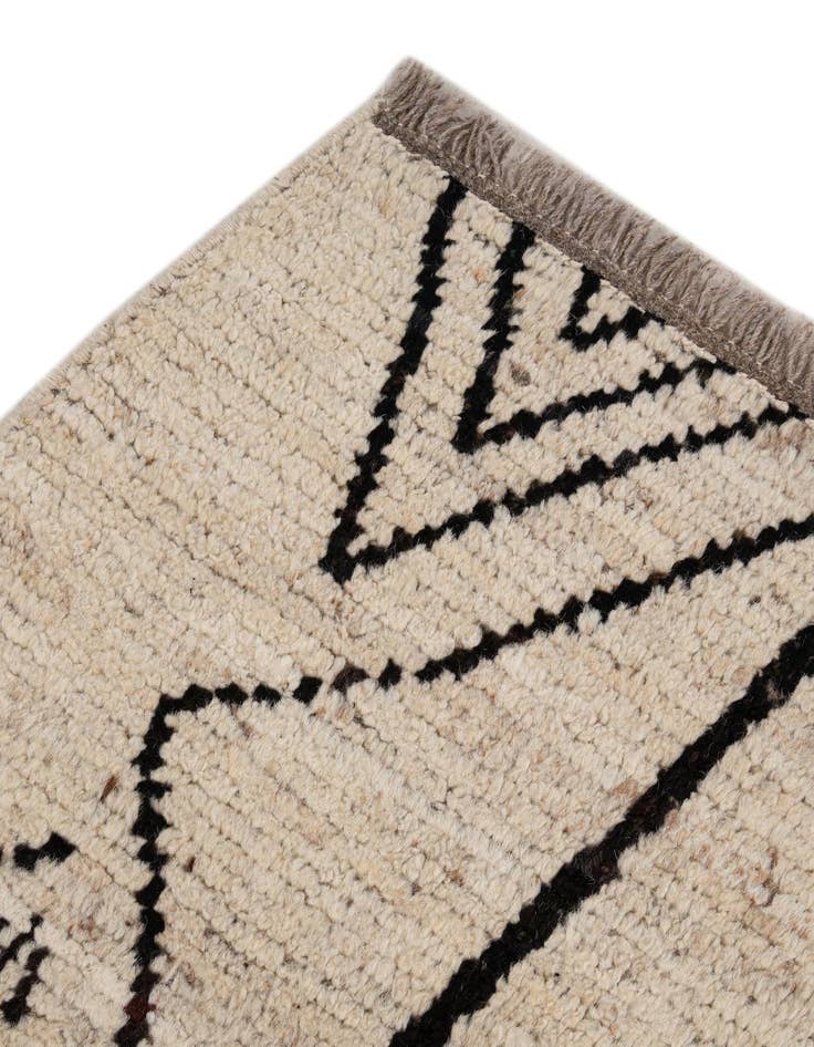 Detail image of  6' 6 x 9' 4  Hand Knotted Darya Wool Rug