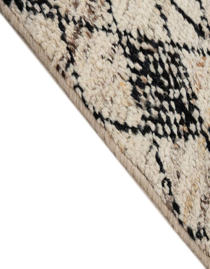 Detail image of  6' 9 x 9' 9  Hand Knotted Darya Wool Rug