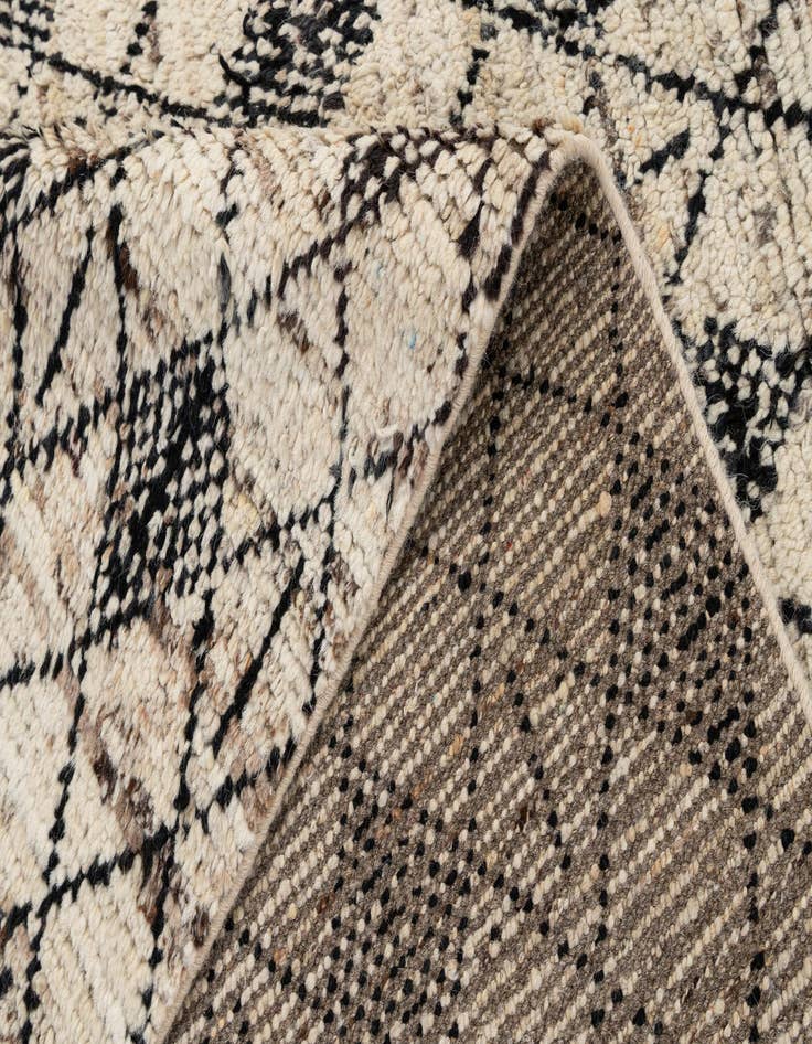 Detail image of  6' 9 x 9' 9  Hand Knotted Darya Wool Rug