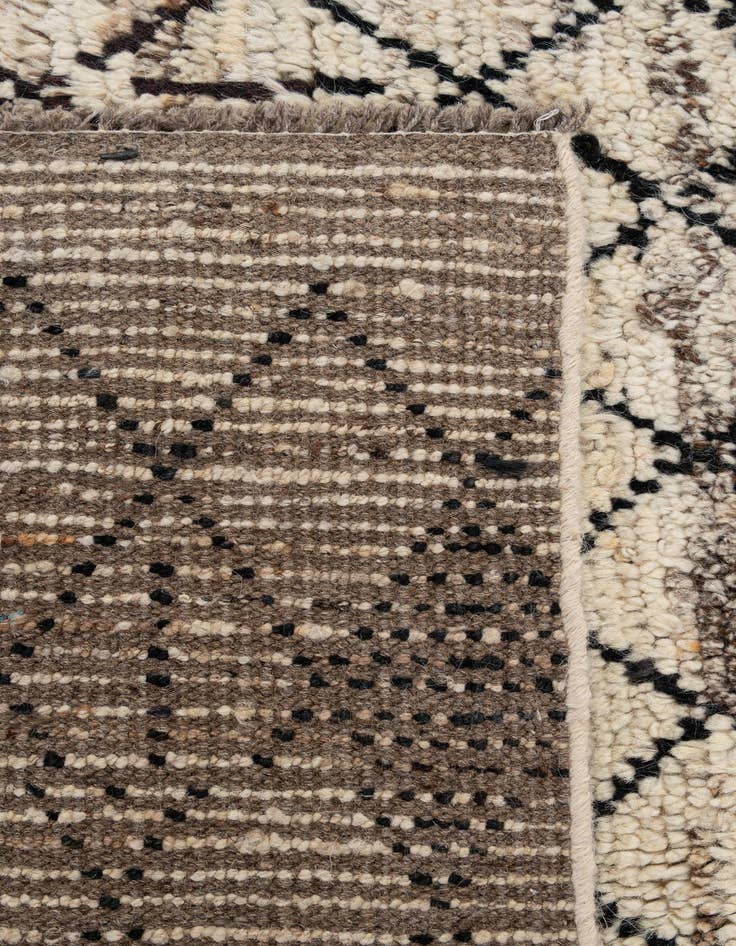 Detail image of  6' 9 x 9' 9  Hand Knotted Darya Wool Rug
