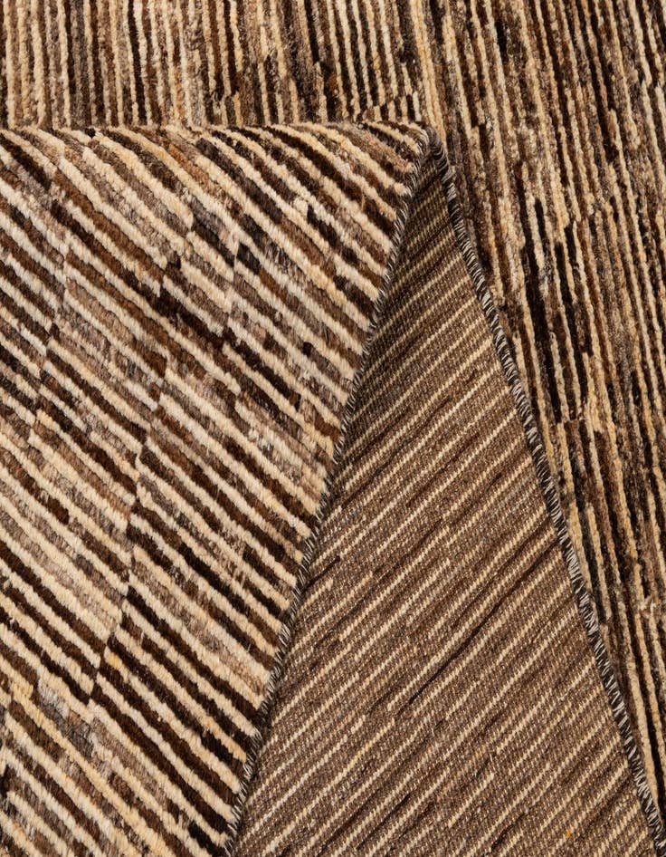 Detail image of  6' 5 x 9'  Hand Knotted Darya Wool Rug