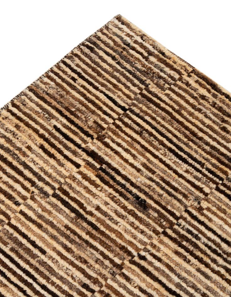 Detail image of  6' 5 x 9'  Hand Knotted Darya Wool Rug