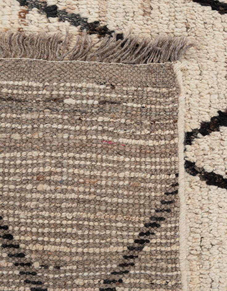 Detail image of  6' 8 x 9' 11  Hand Knotted Darya Wool Rug