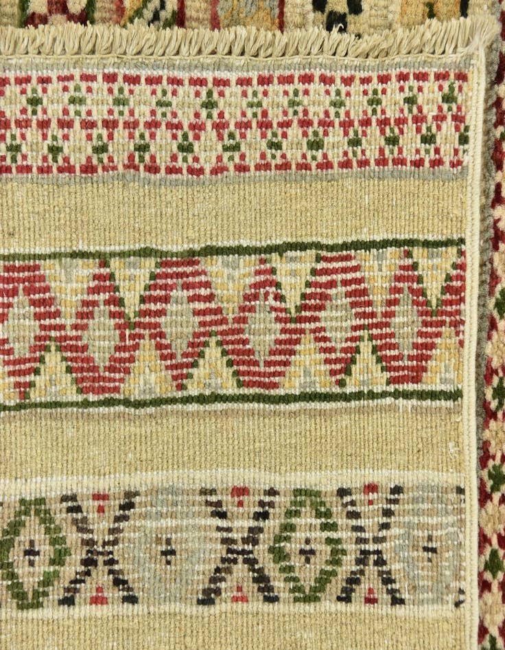 Detail image of  6' 10 x 9' 10  Hand Knotted Darya Rug