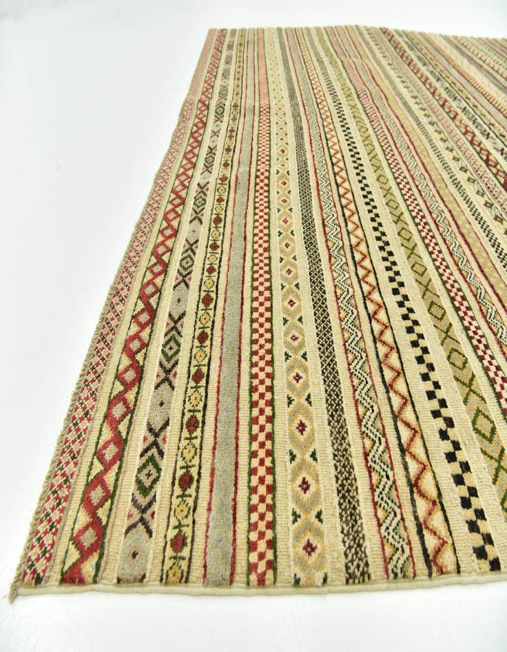 Detail image of  6' 10 x 9' 10  Hand Knotted Darya Rug