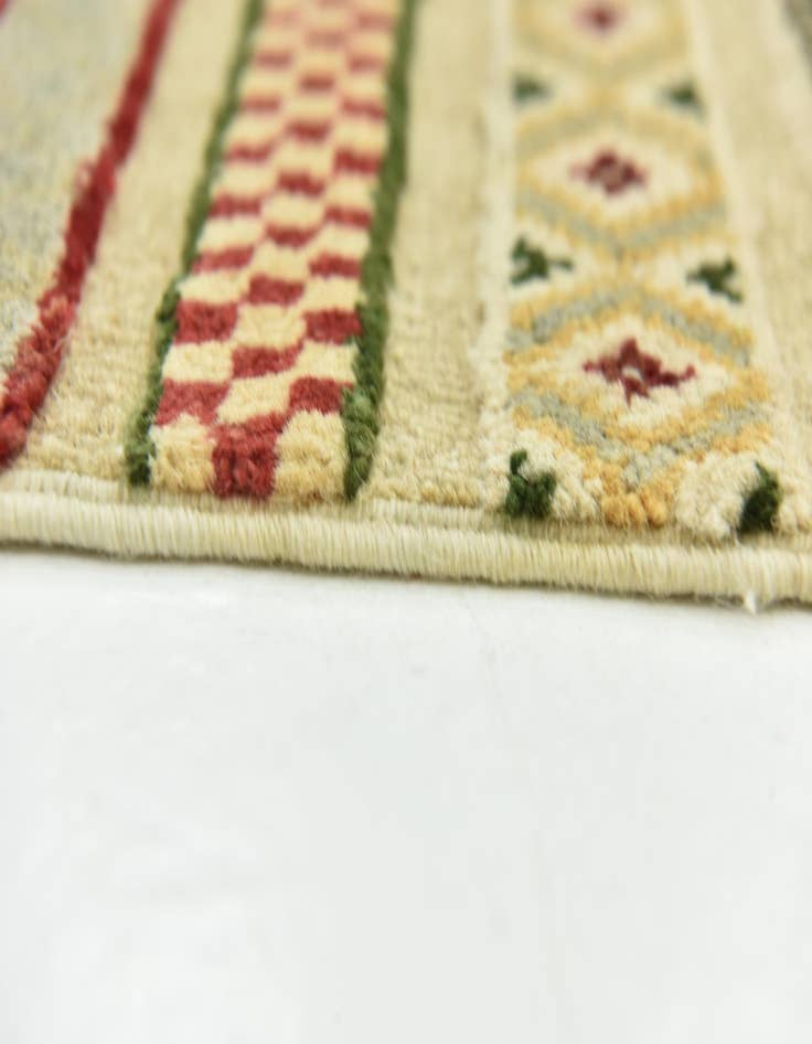 Detail image of  6' 10 x 9' 10  Hand Knotted Darya Rug