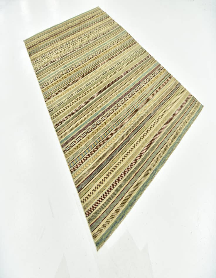 Detail image of  6' 6 x 9' 10  Hand Knotted Darya Rug