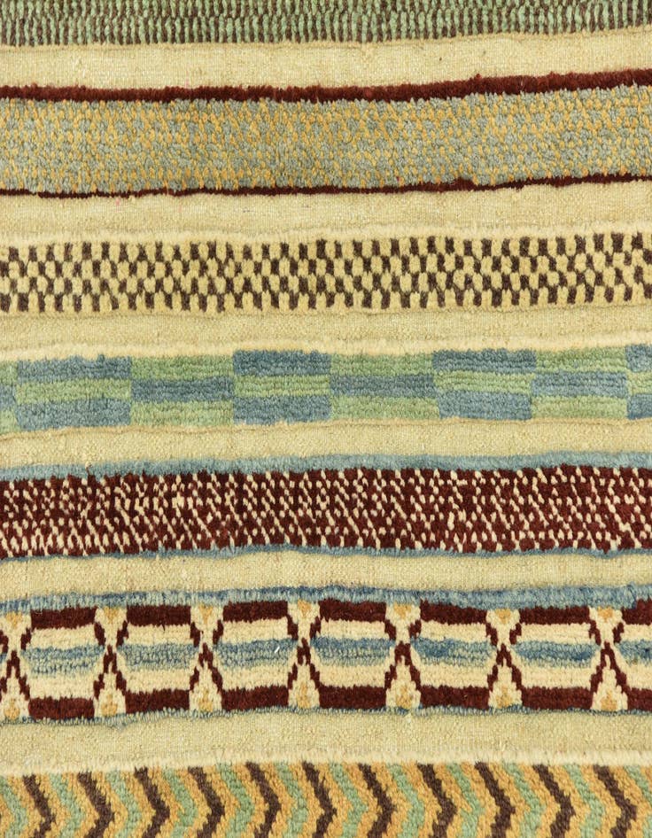 Detail image of  6' 6 x 9' 10  Hand Knotted Darya Rug