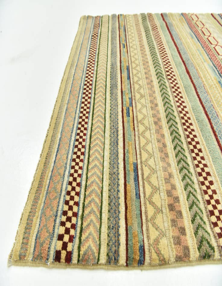 Detail image of  3' 6 x 5' 8  Hand Knotted Darya Rug