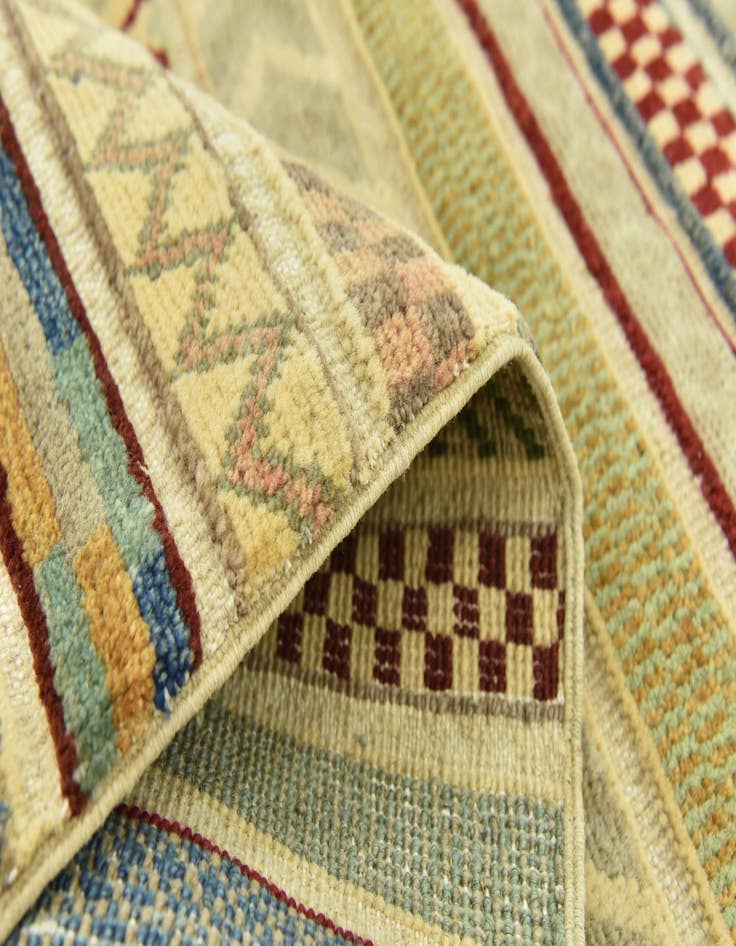 Detail image of  3' 6 x 5' 8  Hand Knotted Darya Rug