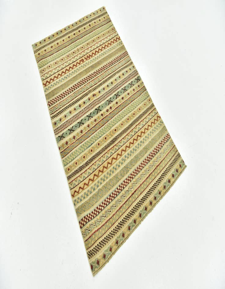 Detail image of  3' 2 x 4' 10  Hand Knotted Darya Rug