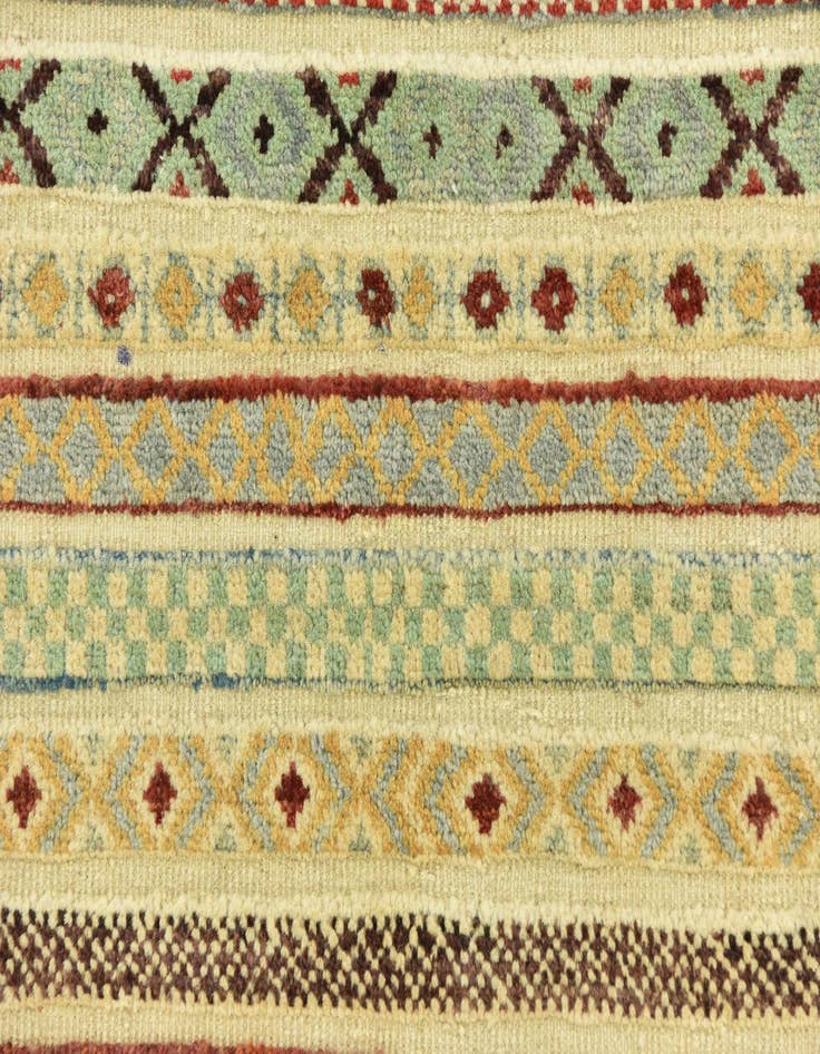 Detail image of  3' 2 x 4' 10  Hand Knotted Darya Rug