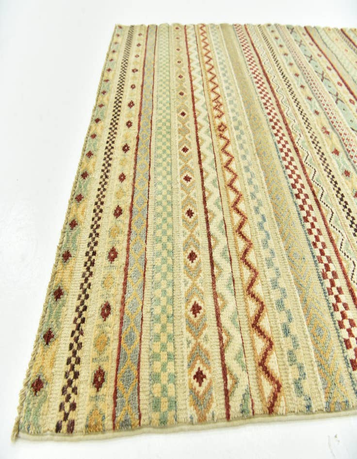 Detail image of  3' 2 x 4' 10  Hand Knotted Darya Rug