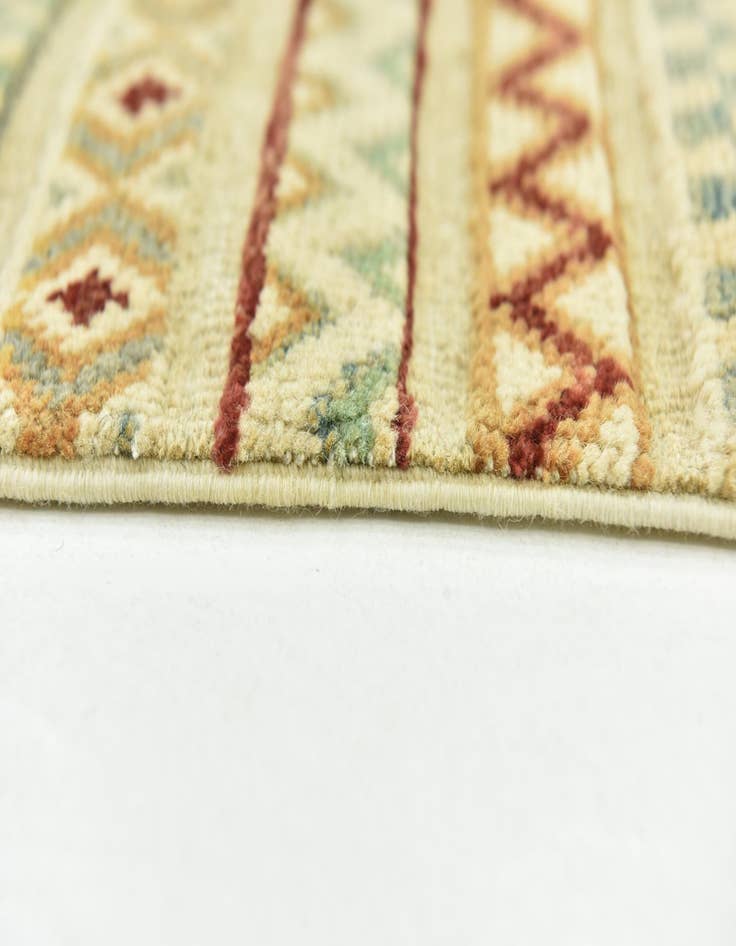 Detail image of  3' 2 x 4' 10  Hand Knotted Darya Rug