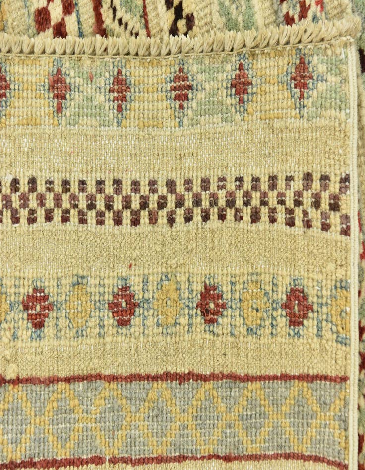 Detail image of  3' 2 x 4' 10  Hand Knotted Darya Rug